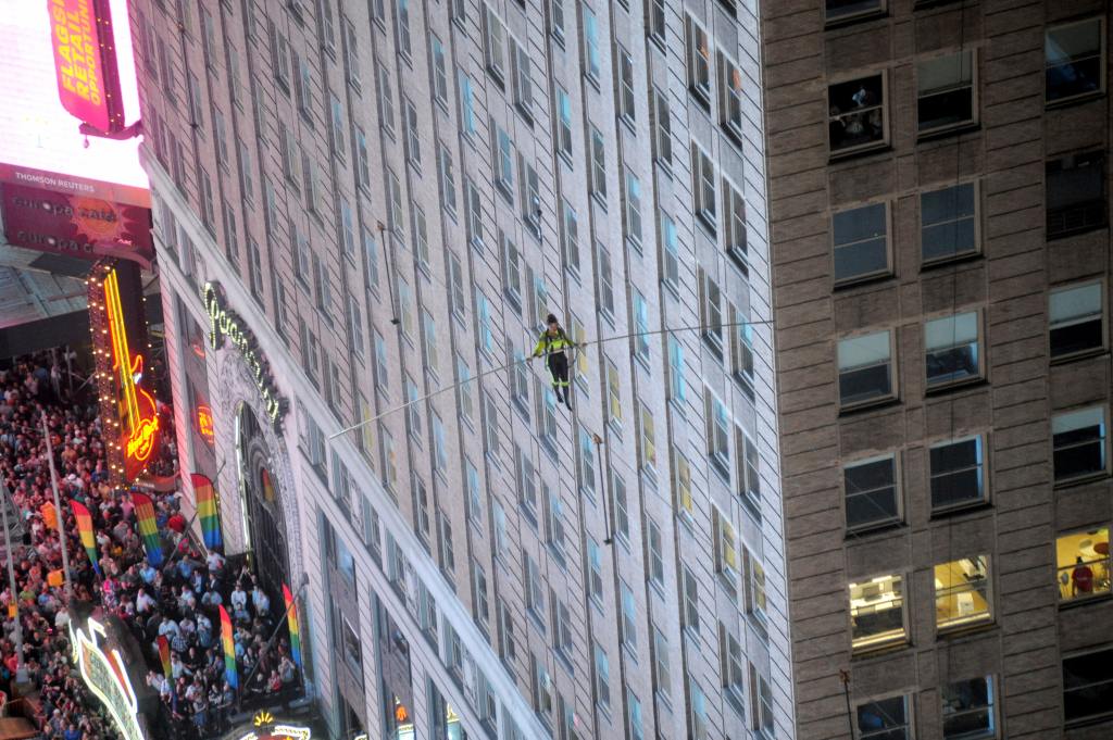 GALLERY: Nik Wallenda's Death-Defying Stunts