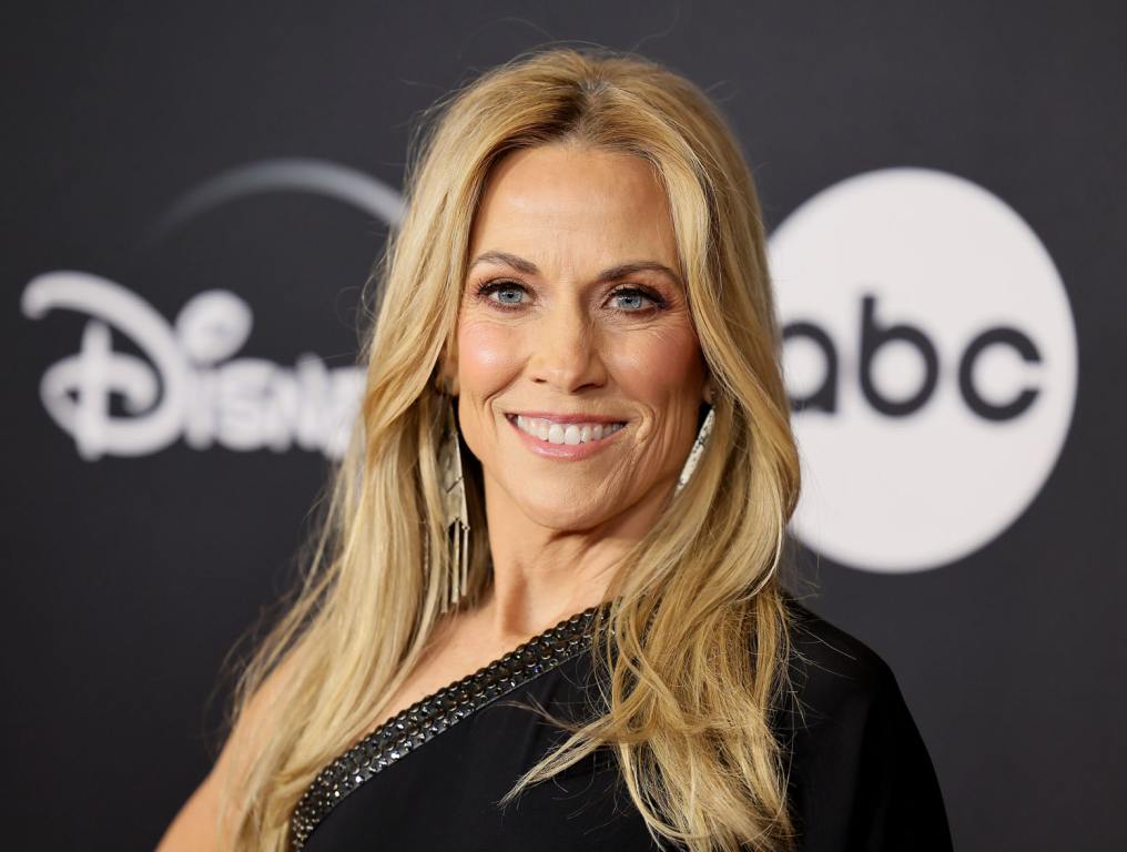 Sheryl Crow Kicks Off 2023 Rock Hall Ceremony in Epic Fashion