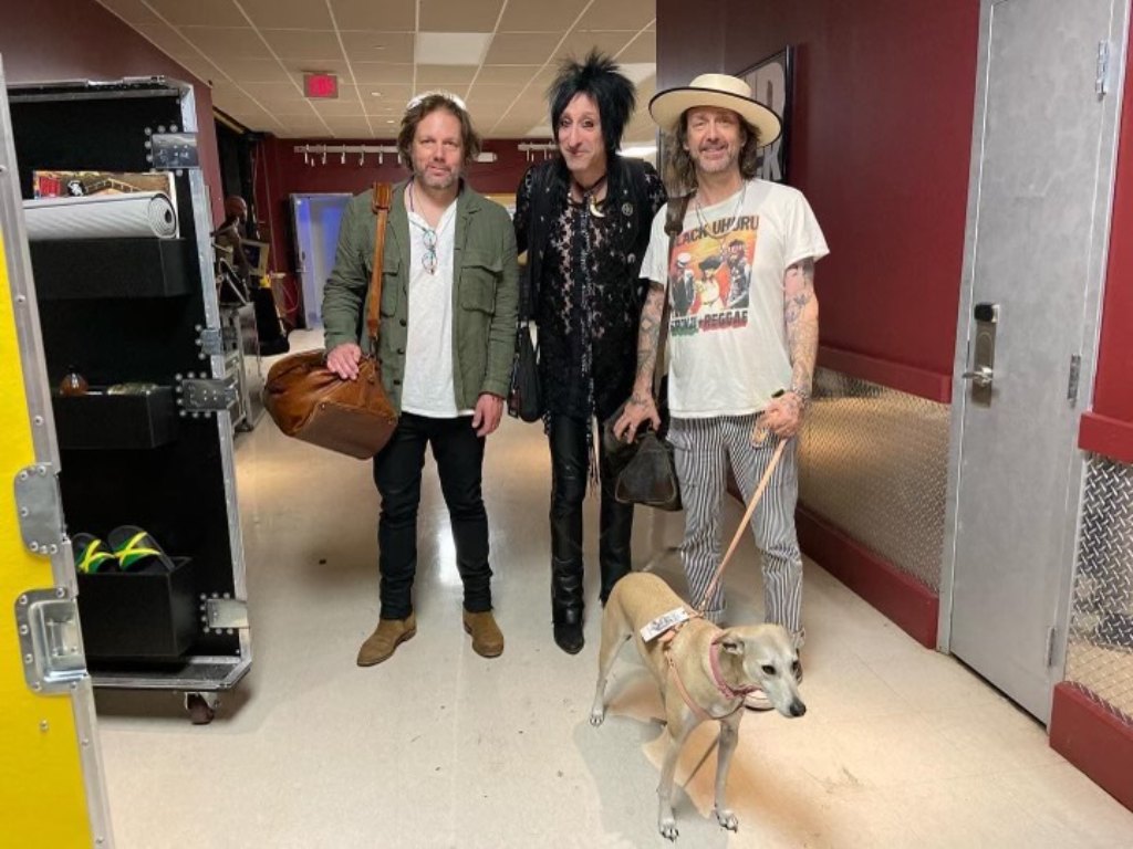 bambam backstage with the crowes and dog bammy