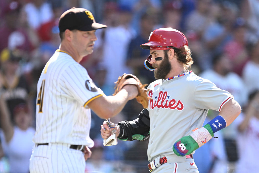 Bryce Harper shaves his beard, prompting Yankees fever